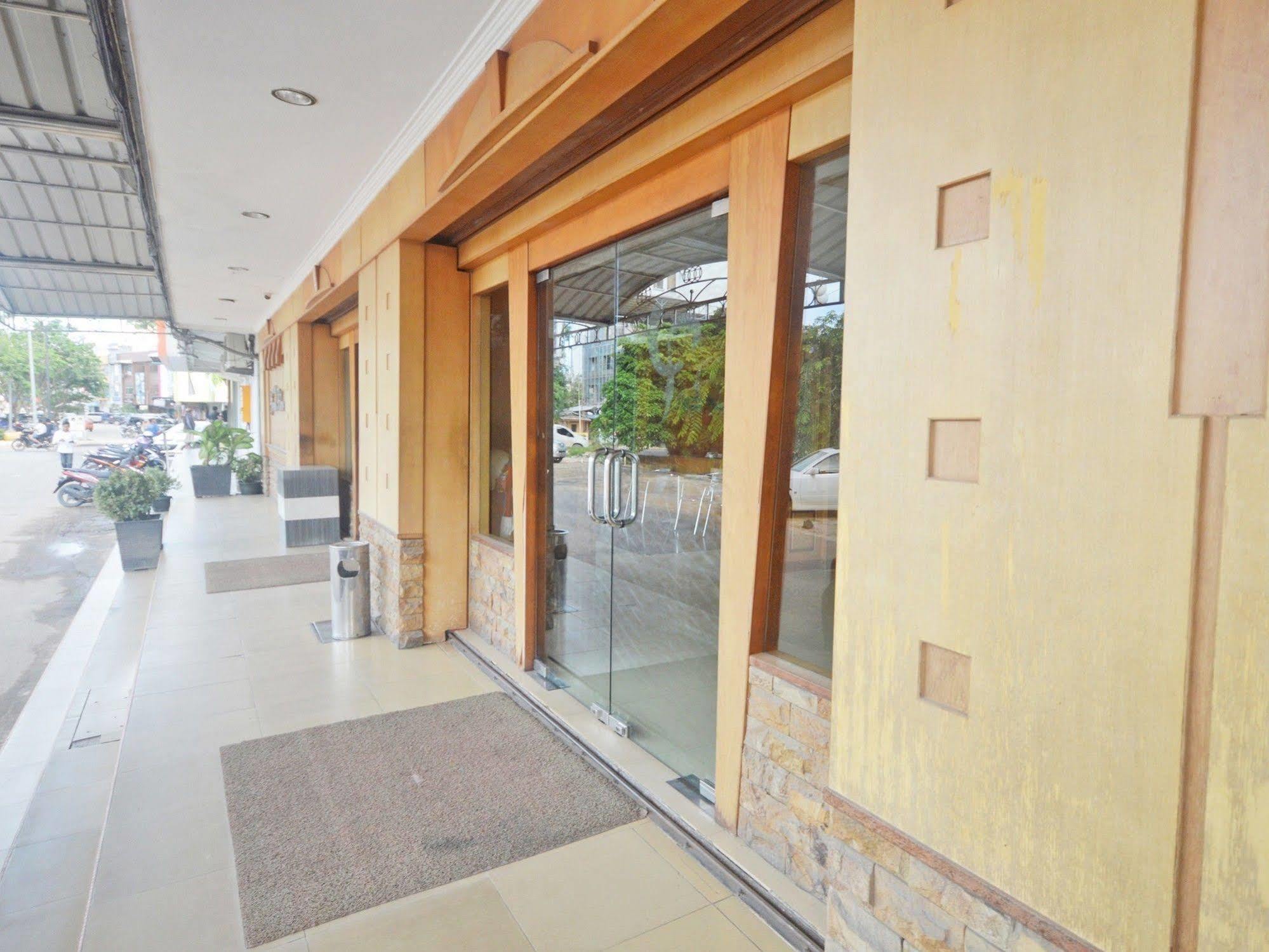 Nida Rooms Nagoya Business Center Batam Bagian luar foto