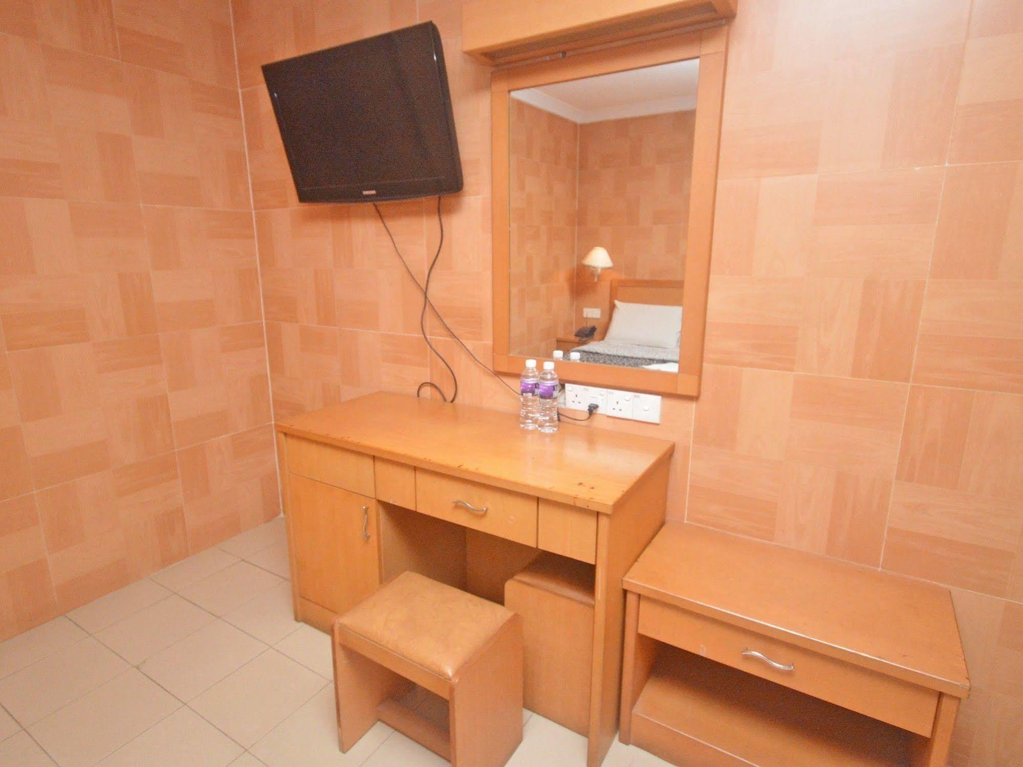 Nida Rooms Nagoya Business Center Batam Bagian luar foto