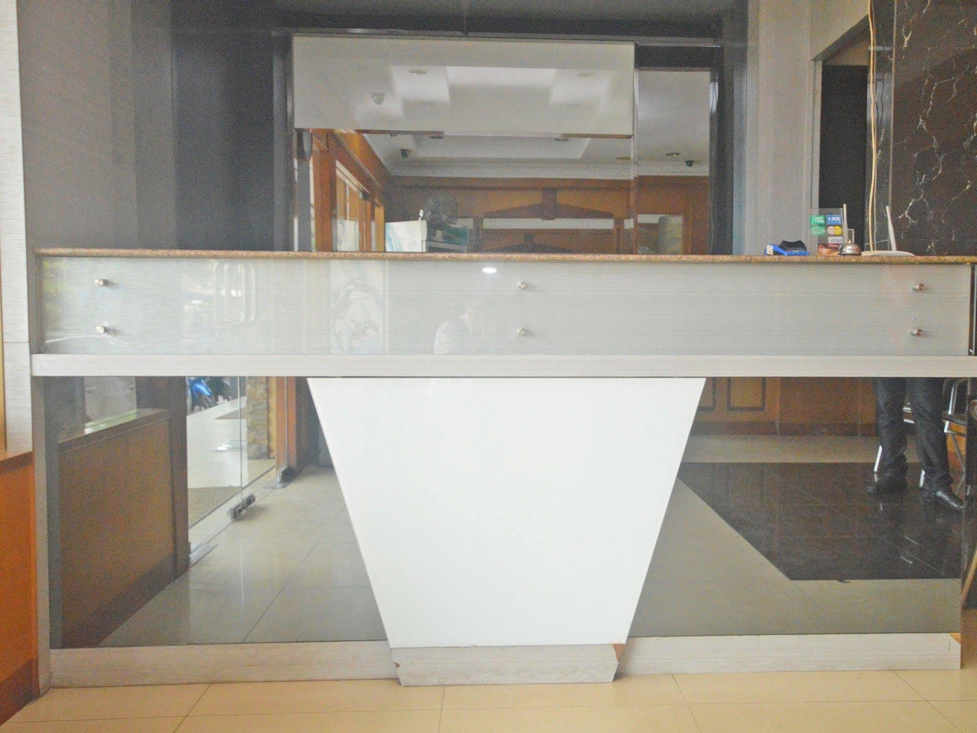 Nida Rooms Nagoya Business Center Batam Bagian luar foto