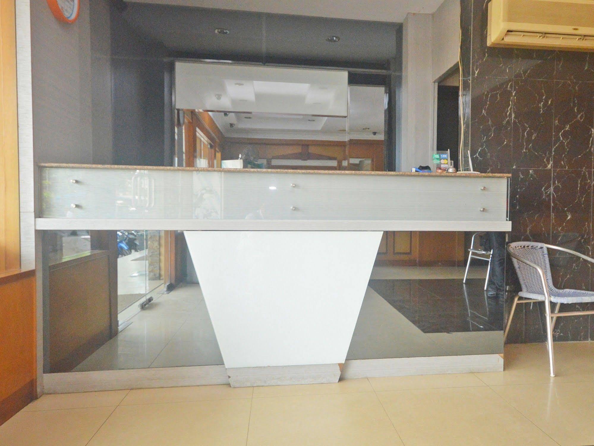 Nida Rooms Nagoya Business Center Batam Bagian luar foto
